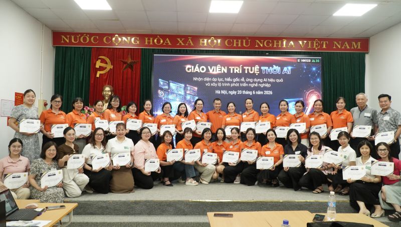 Khoảnh khắc bế mạc ngập tràn niềm vui, đánh dấu cột mốc chuyển hóa để trở thành những người thầy trí tuệ thời đại mới.